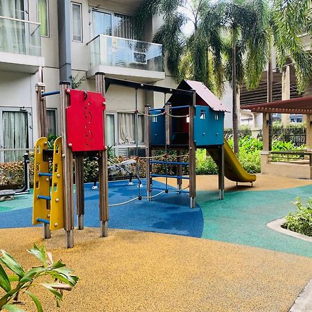 One Palm Tree Villas Condominium - Studio 7Th Fl With Balcony - Across Terminal 3 Airport パサイ エクステリア 写真