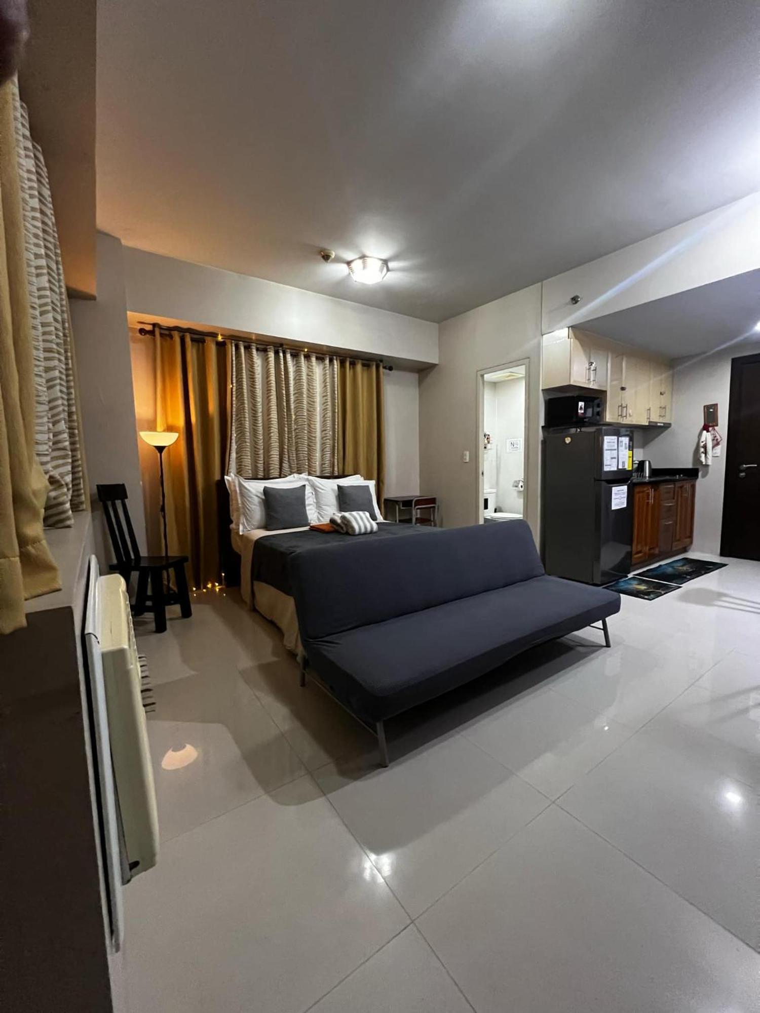 One Palm Tree Villas Condominium - Studio 7Th Fl With Balcony - Across Terminal 3 Airport パサイ エクステリア 写真
