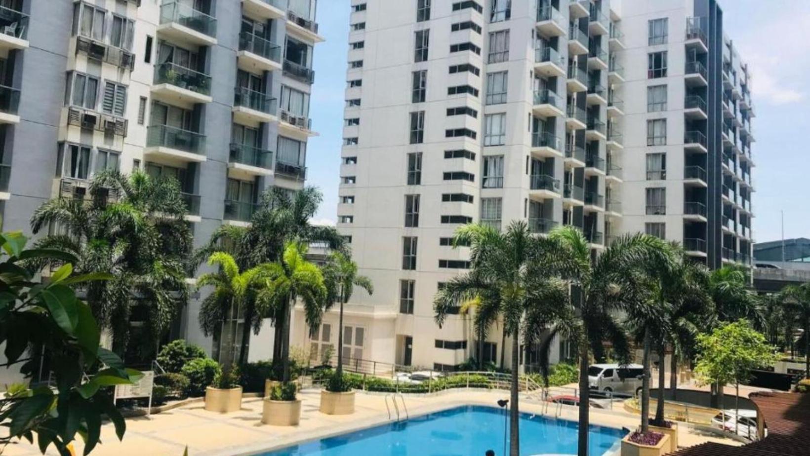 One Palm Tree Villas Condominium - Studio 7Th Fl With Balcony - Across Terminal 3 Airport パサイ エクステリア 写真