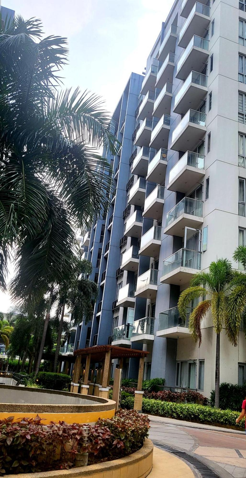 One Palm Tree Villas Condominium - Studio 7Th Fl With Balcony - Across Terminal 3 Airport パサイ エクステリア 写真