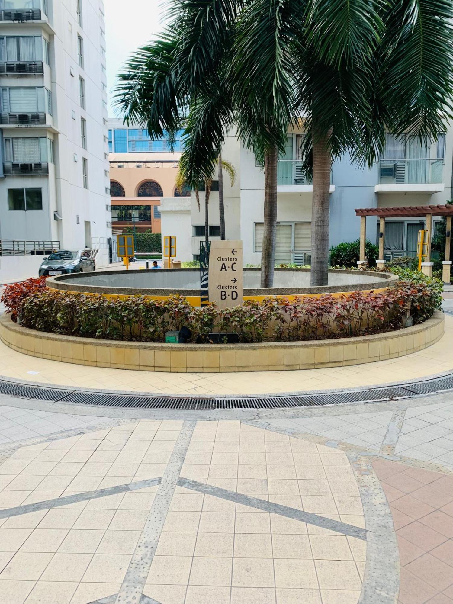 One Palm Tree Villas Condominium - Studio 7Th Fl With Balcony - Across Terminal 3 Airport パサイ エクステリア 写真