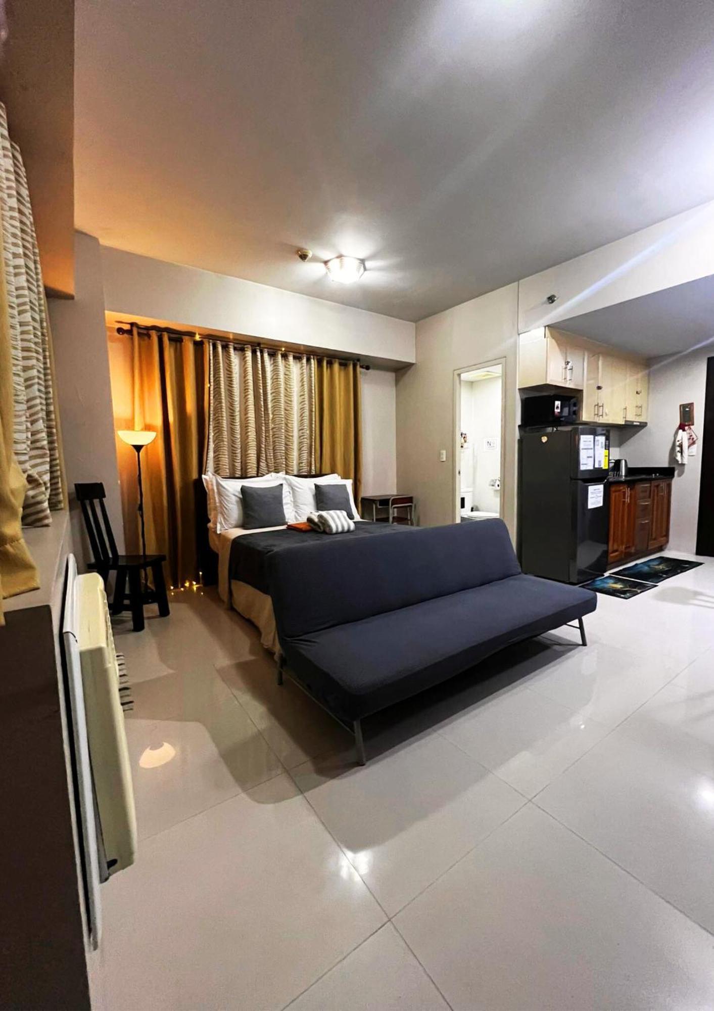 One Palm Tree Villas Condominium - Studio 7Th Fl With Balcony - Across Terminal 3 Airport パサイ エクステリア 写真
