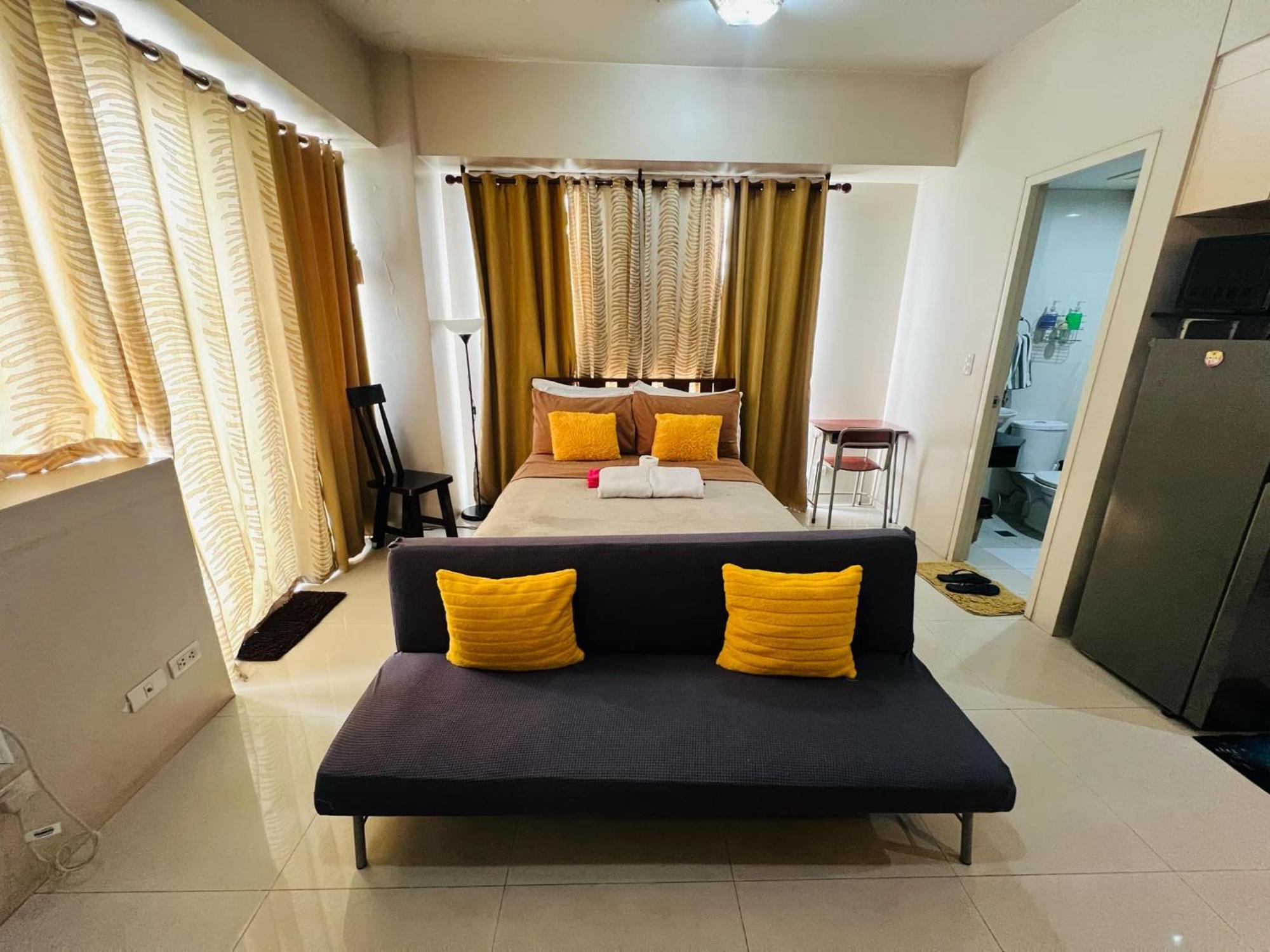 One Palm Tree Villas Condominium - Studio 7Th Fl With Balcony - Across Terminal 3 Airport パサイ エクステリア 写真