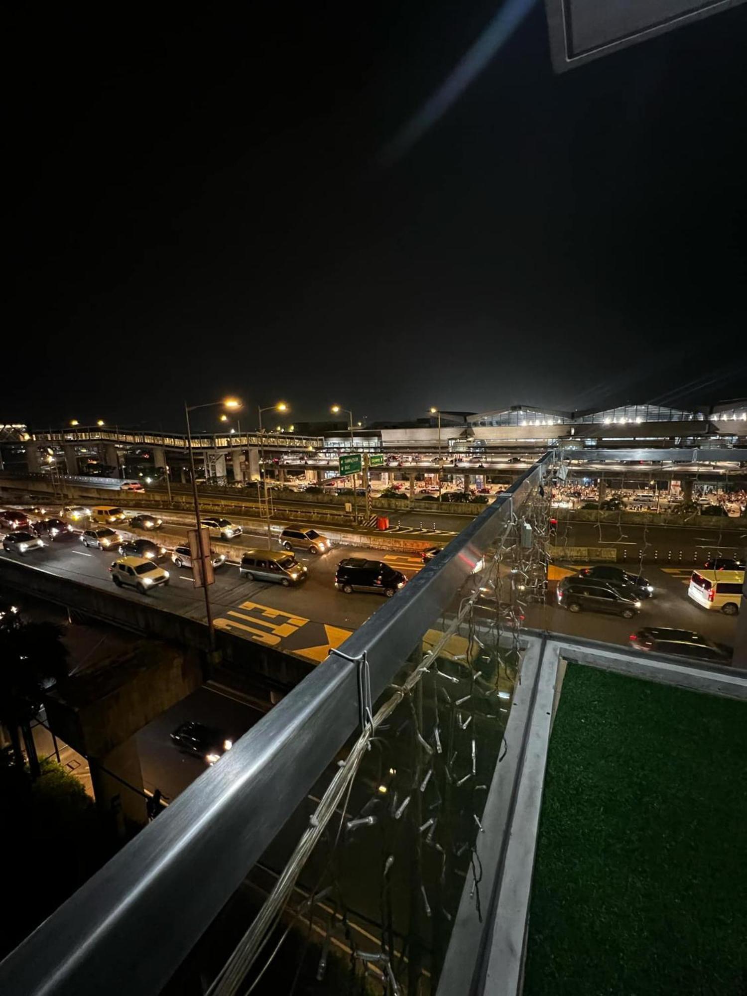 One Palm Tree Villas Condominium - Studio 7Th Fl With Balcony - Across Terminal 3 Airport パサイ エクステリア 写真