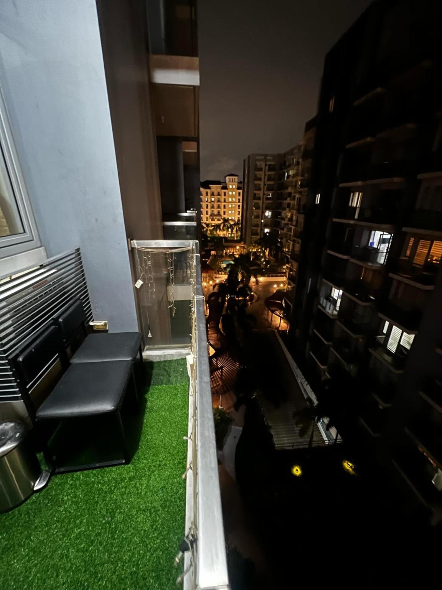 One Palm Tree Villas Condominium - Studio 7Th Fl With Balcony - Across Terminal 3 Airport パサイ エクステリア 写真