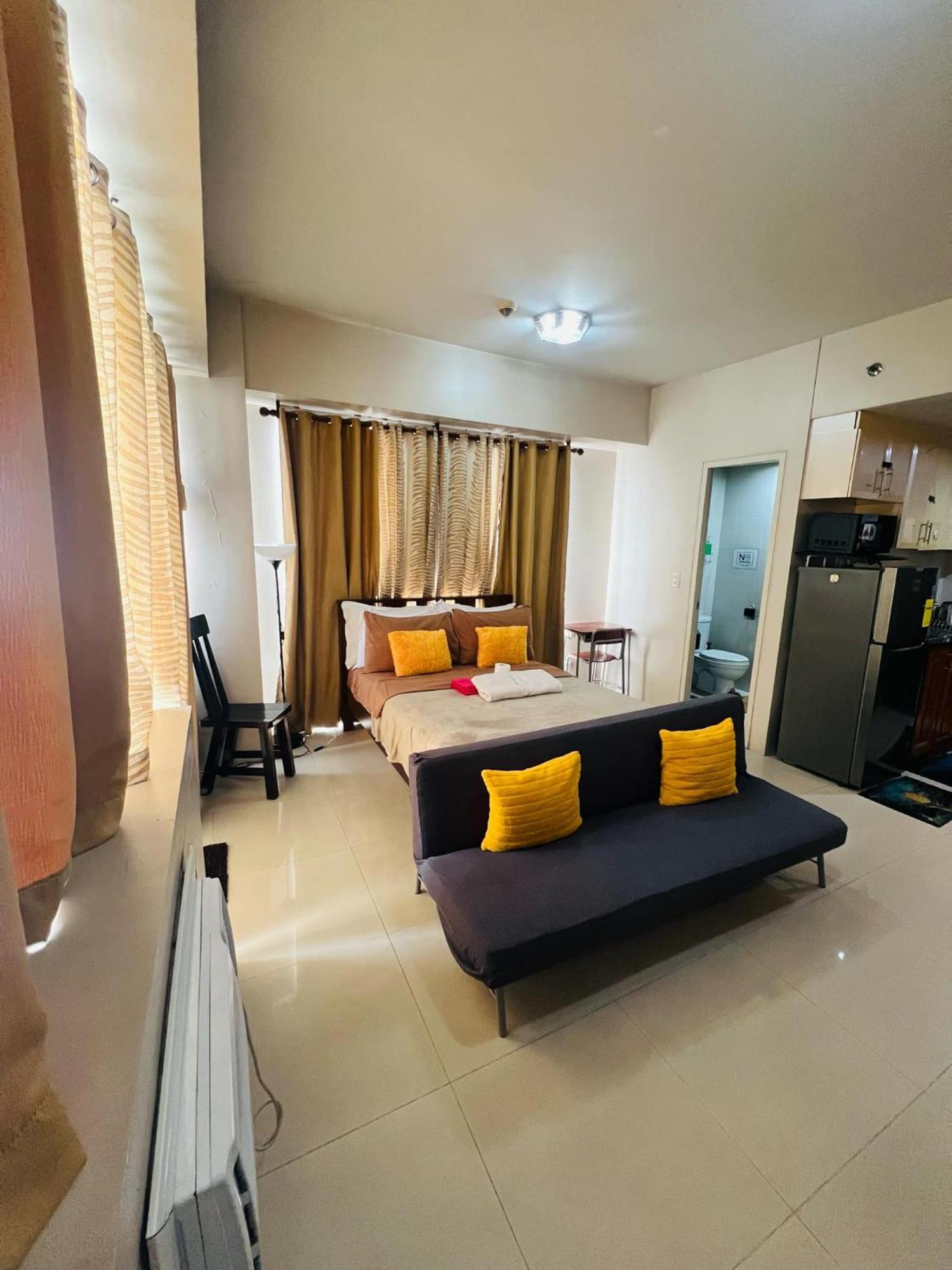 One Palm Tree Villas Condominium - Studio 7Th Fl With Balcony - Across Terminal 3 Airport パサイ エクステリア 写真