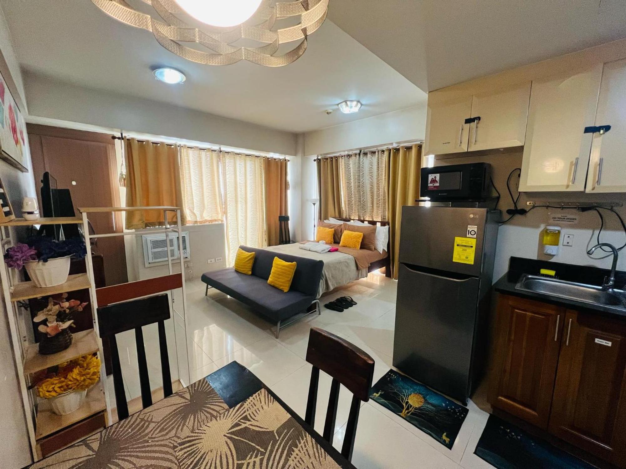 One Palm Tree Villas Condominium - Studio 7Th Fl With Balcony - Across Terminal 3 Airport パサイ エクステリア 写真